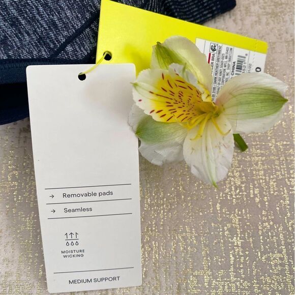 👚All in Motion by Target Grey Seemless Racer Sports Bra Sz XS NWT - Picture 6 of 6